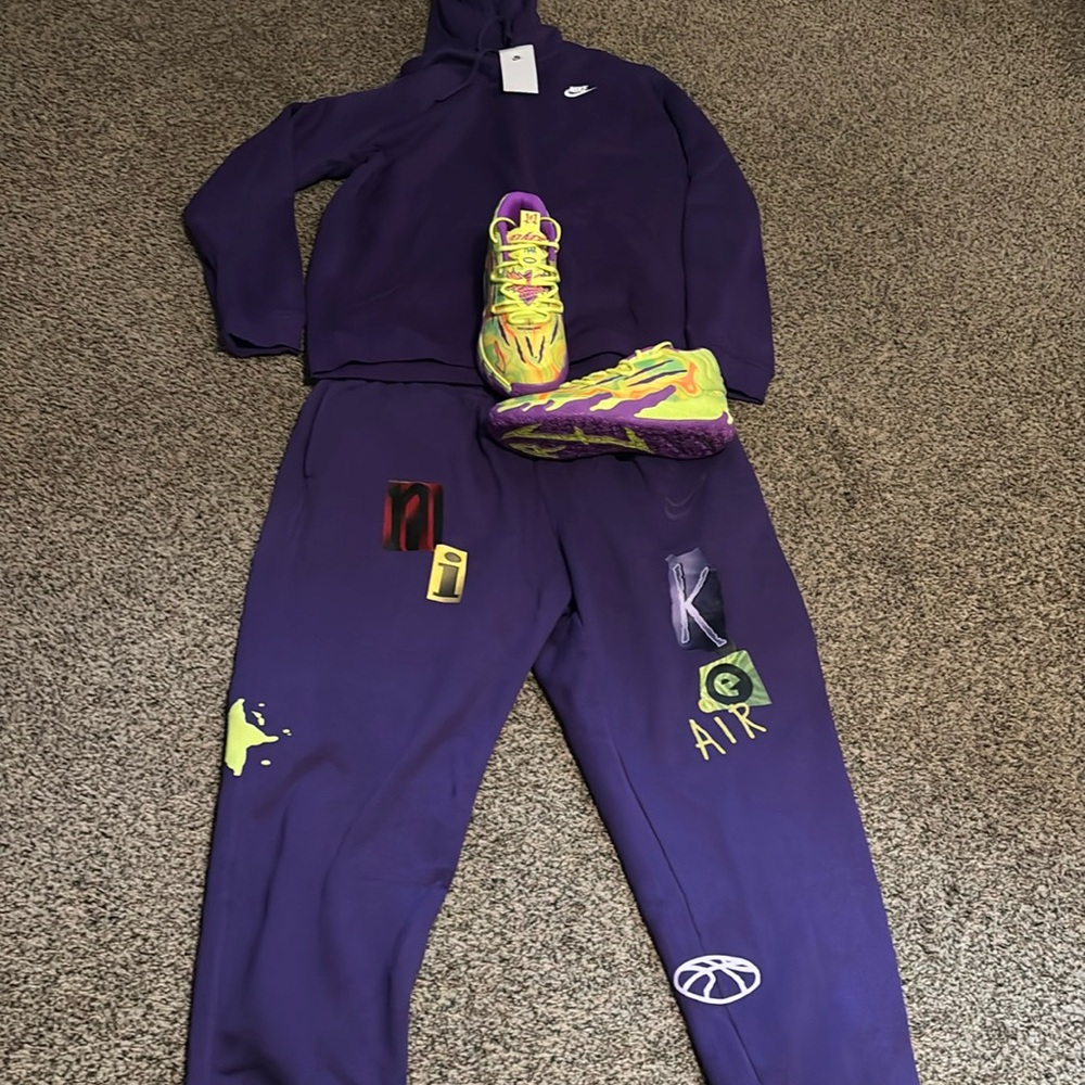 Purple Nike 2XL Hoodie, Nike Air Pants 2XL. Melo Ball 3 Puma Spark.